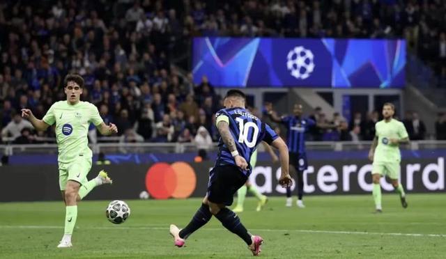 半岛体育官方-欧冠比赛中一场惊心动魄的绝杀