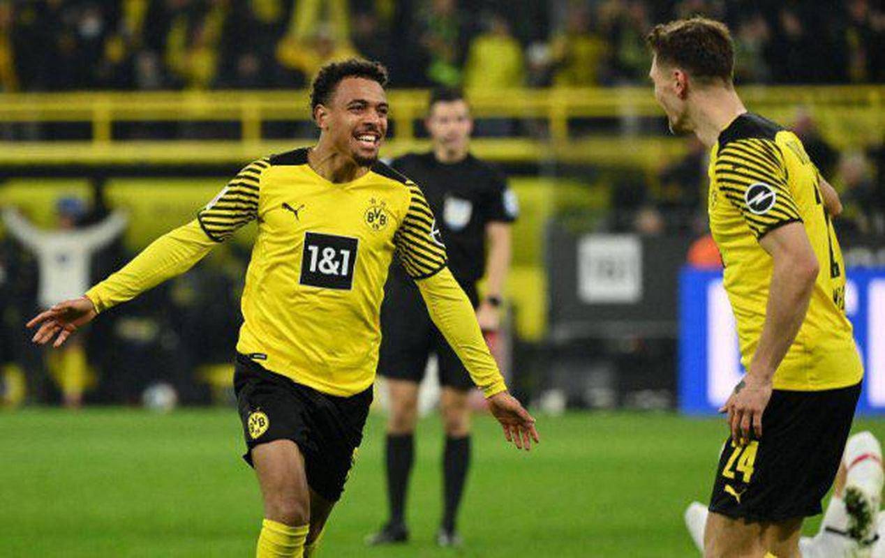 包含弗莱堡球员备战严谨面对强手的词条