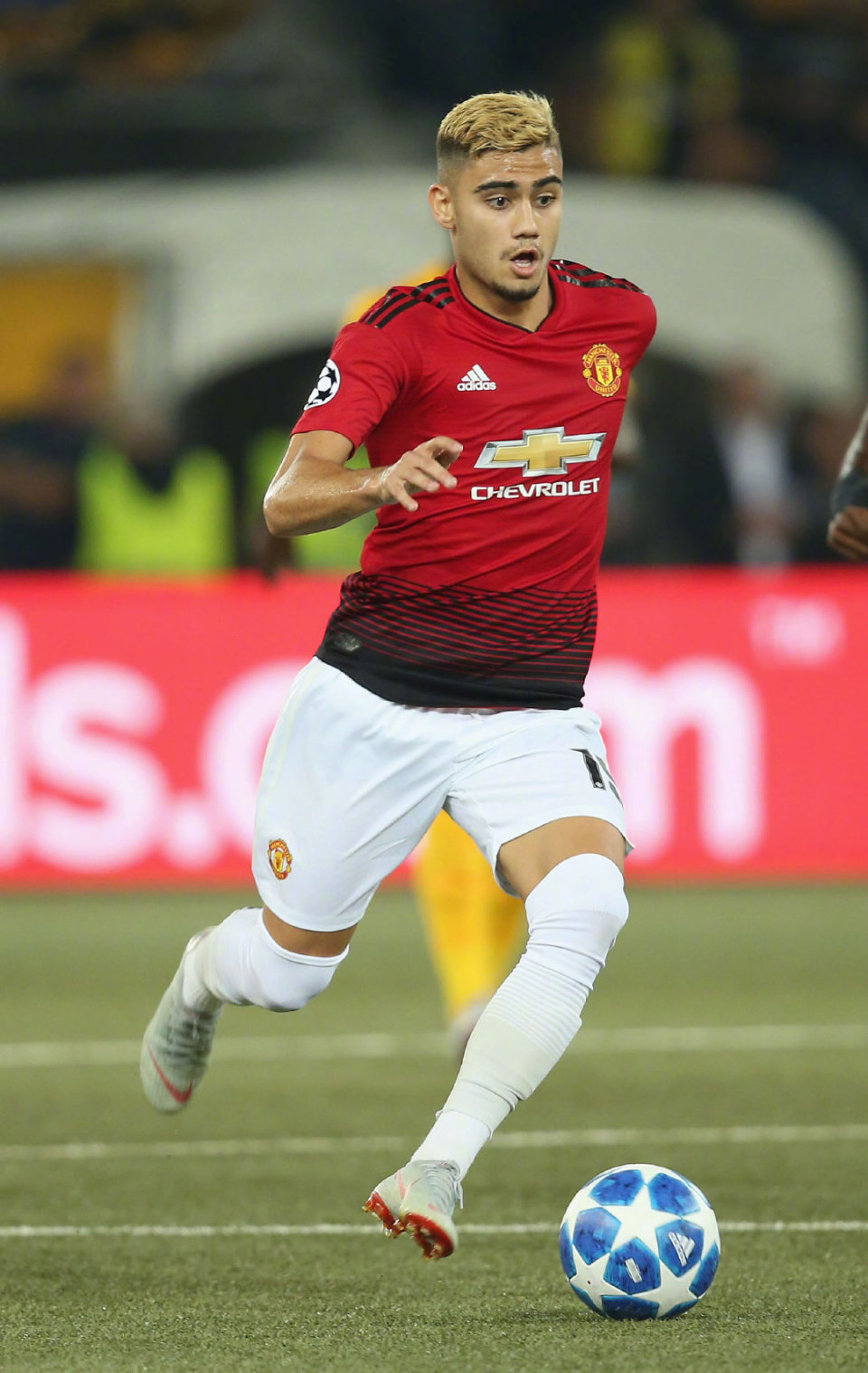 半岛体育活动-曼联青训新秀崭露头角，引起欧洲球队关注