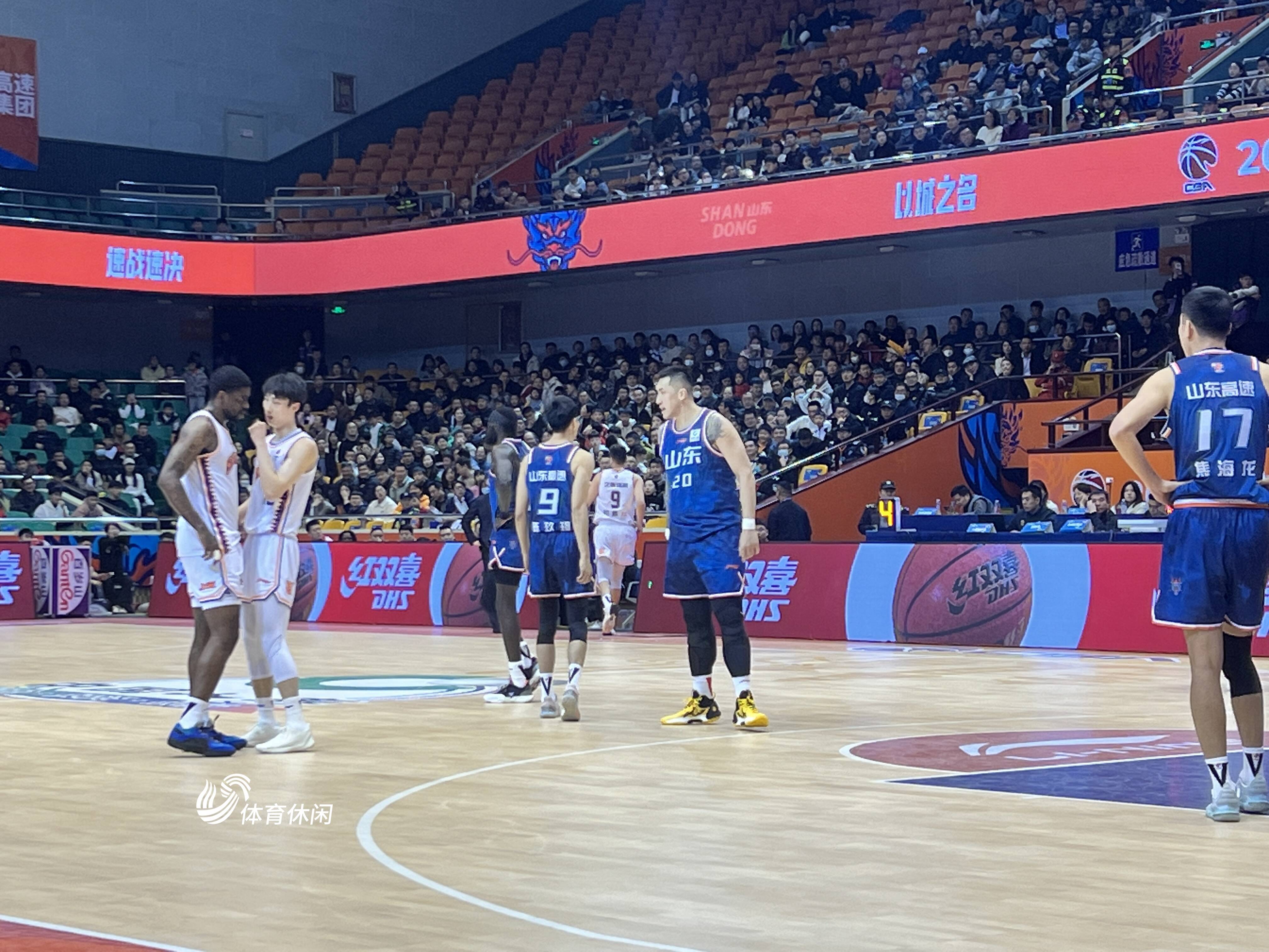 半岛体育官方登录入口-上海上港不敌山东鲁能，遭遇连败的简单介绍