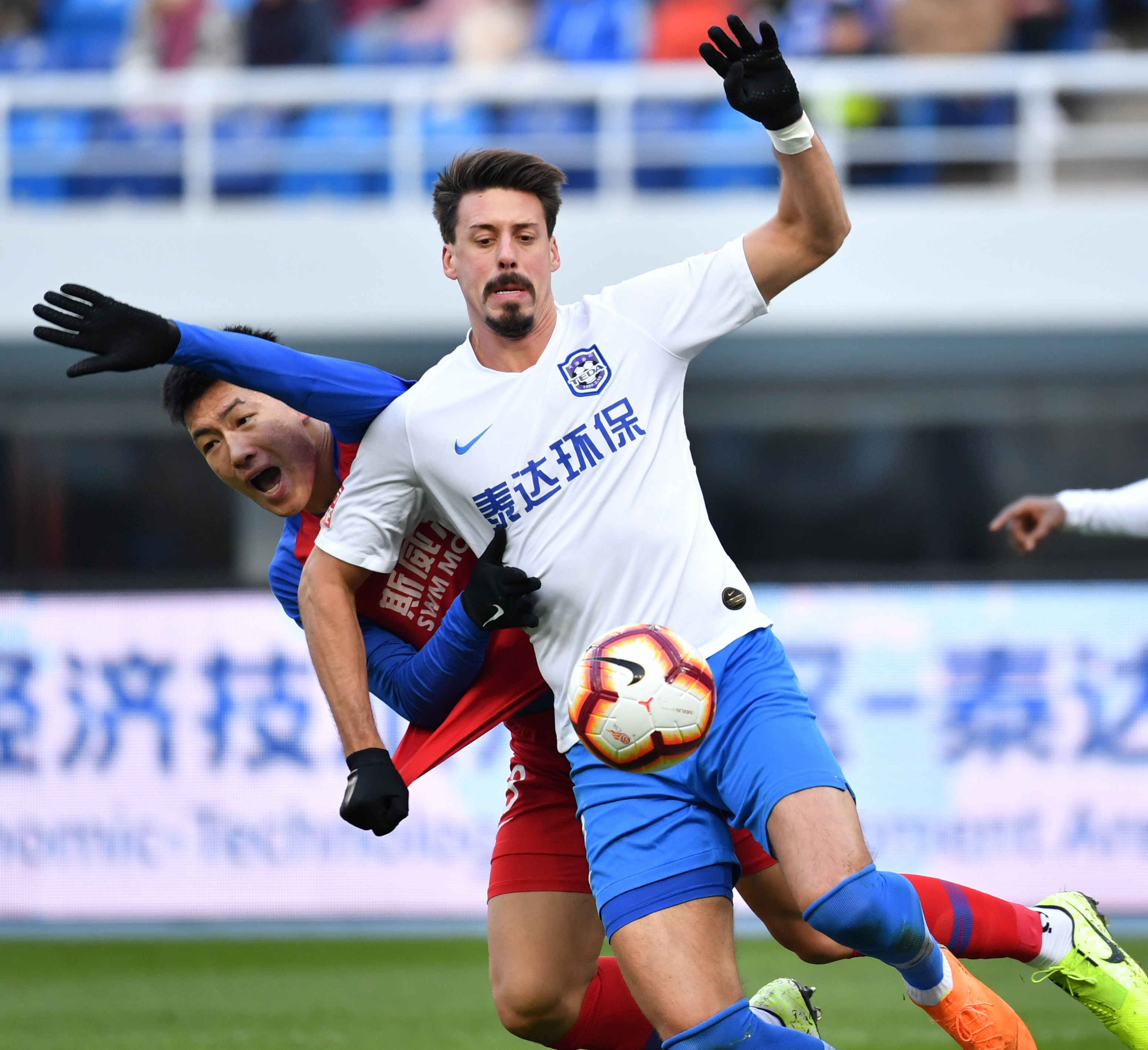 半岛体育app-南昌八一队客场取得连胜，击败重庆斯威