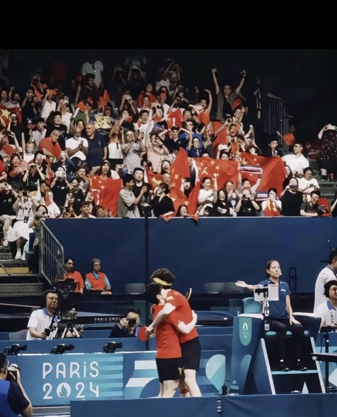 艰苦拼搏,球员们在赛场上付出全部力量争取胜利的简单介绍 艰苦拼搏,球员们在赛场上付出全部力量争取胜利的简单介绍