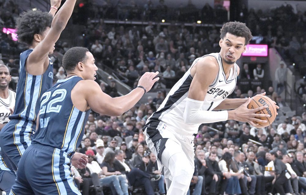 半岛体育登录-灰熊战胜马刺，简体传球拼尽全力