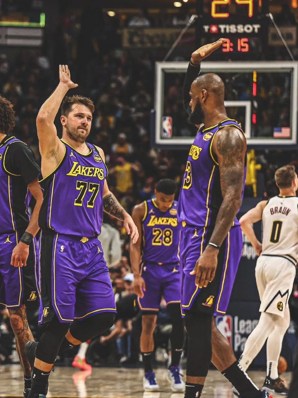 半岛体育app-关于湖人队防守端全面加强，对手难以得分的信息