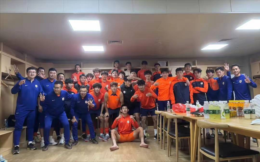 半岛体育app下载地址-包含双线作战：球员们努力训练备战决赛的词条