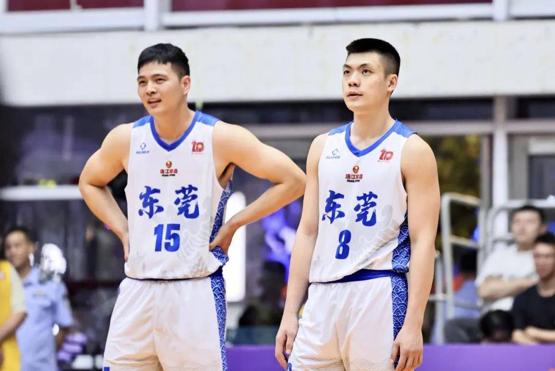 包含西藏男篮大比分赢球，开门红之战的词条