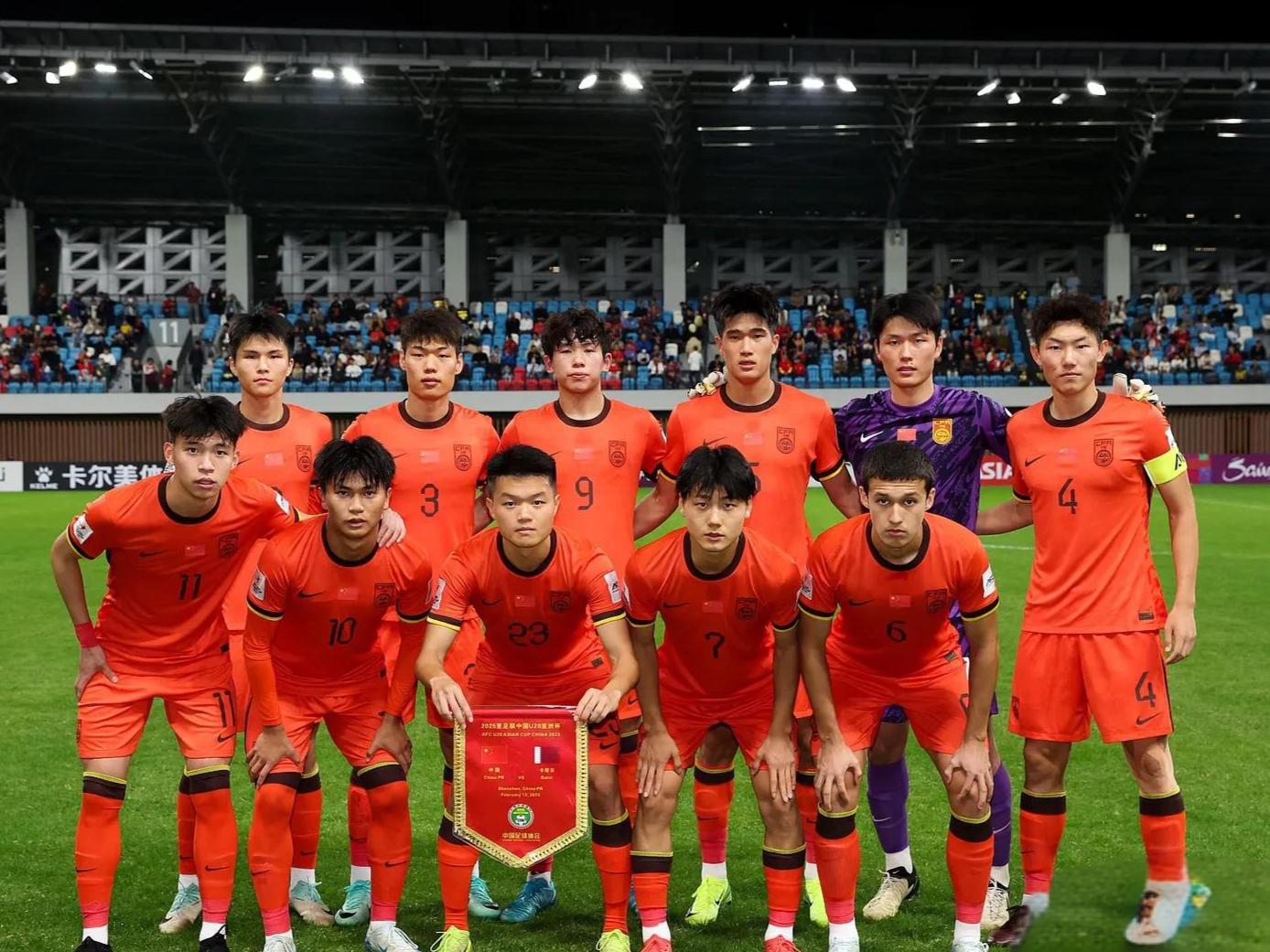 中国队在亚洲足球比赛中闯入四强