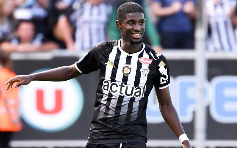 半岛体育中国官网-关于南特主场战胜昂热，保级压力得到缓解的信息