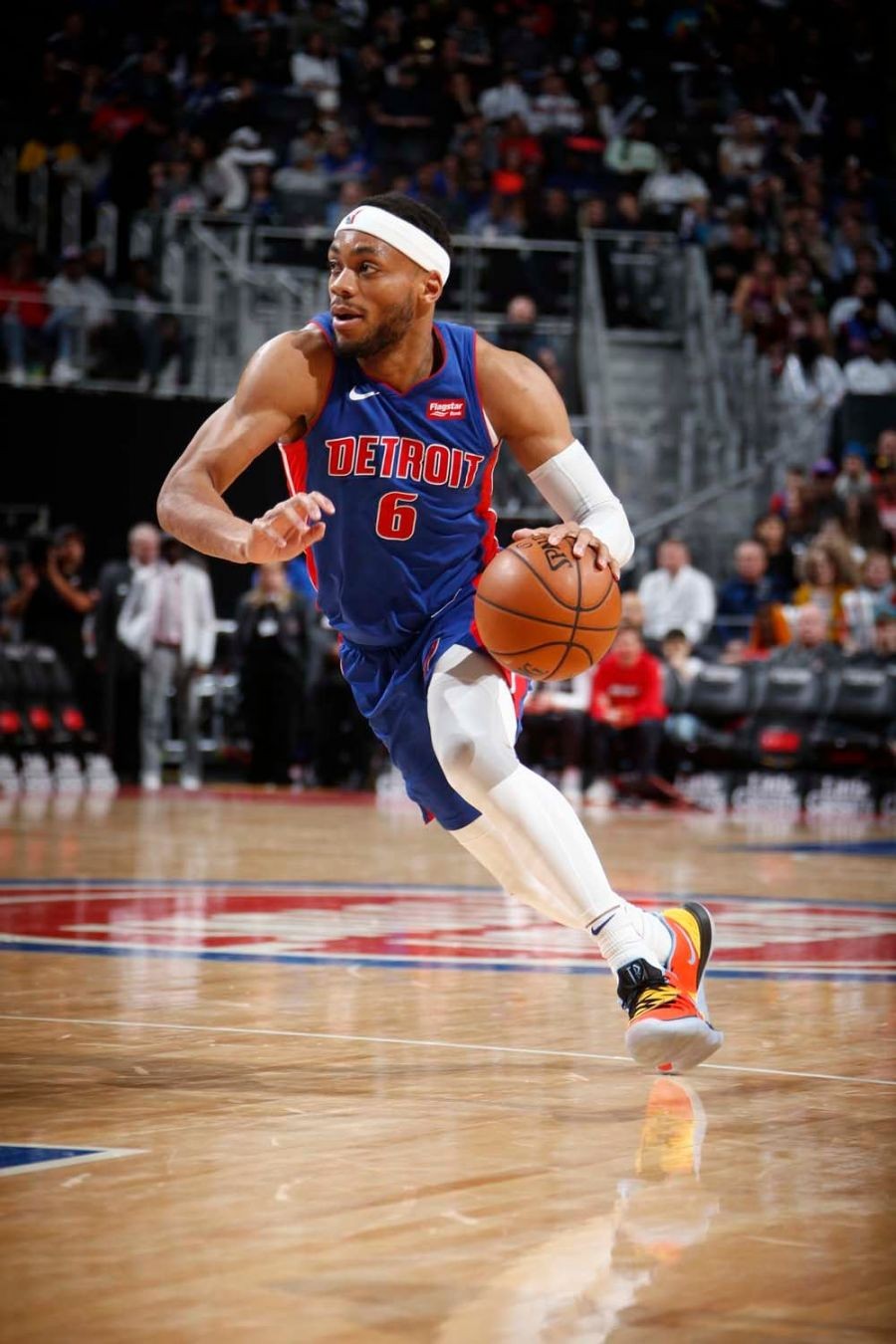 惊险胜出!球队关键时刻站稳脚步取胜 惊险胜出!球队关键时刻站稳脚步取胜