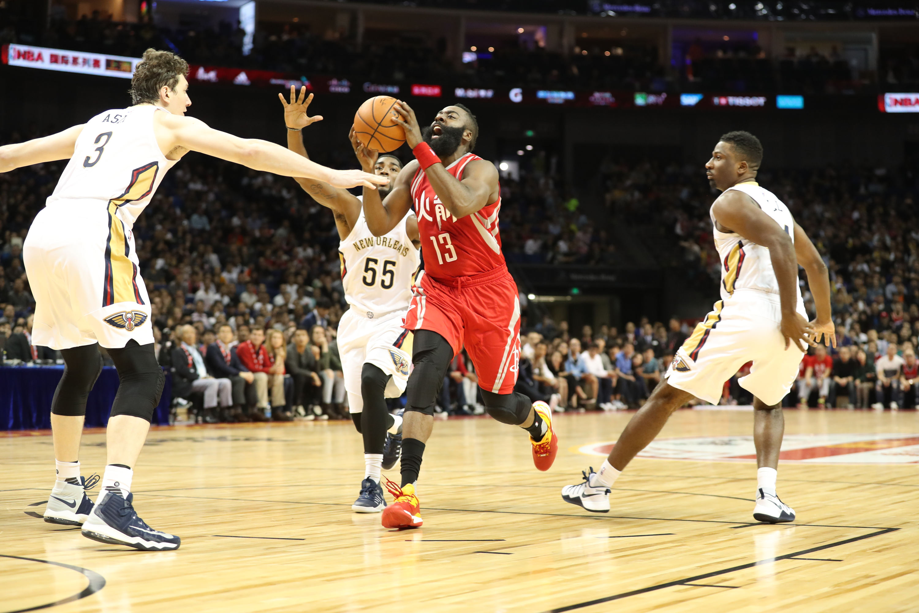 鹈鹕惊险逆风，勇夺胜利的简单介绍