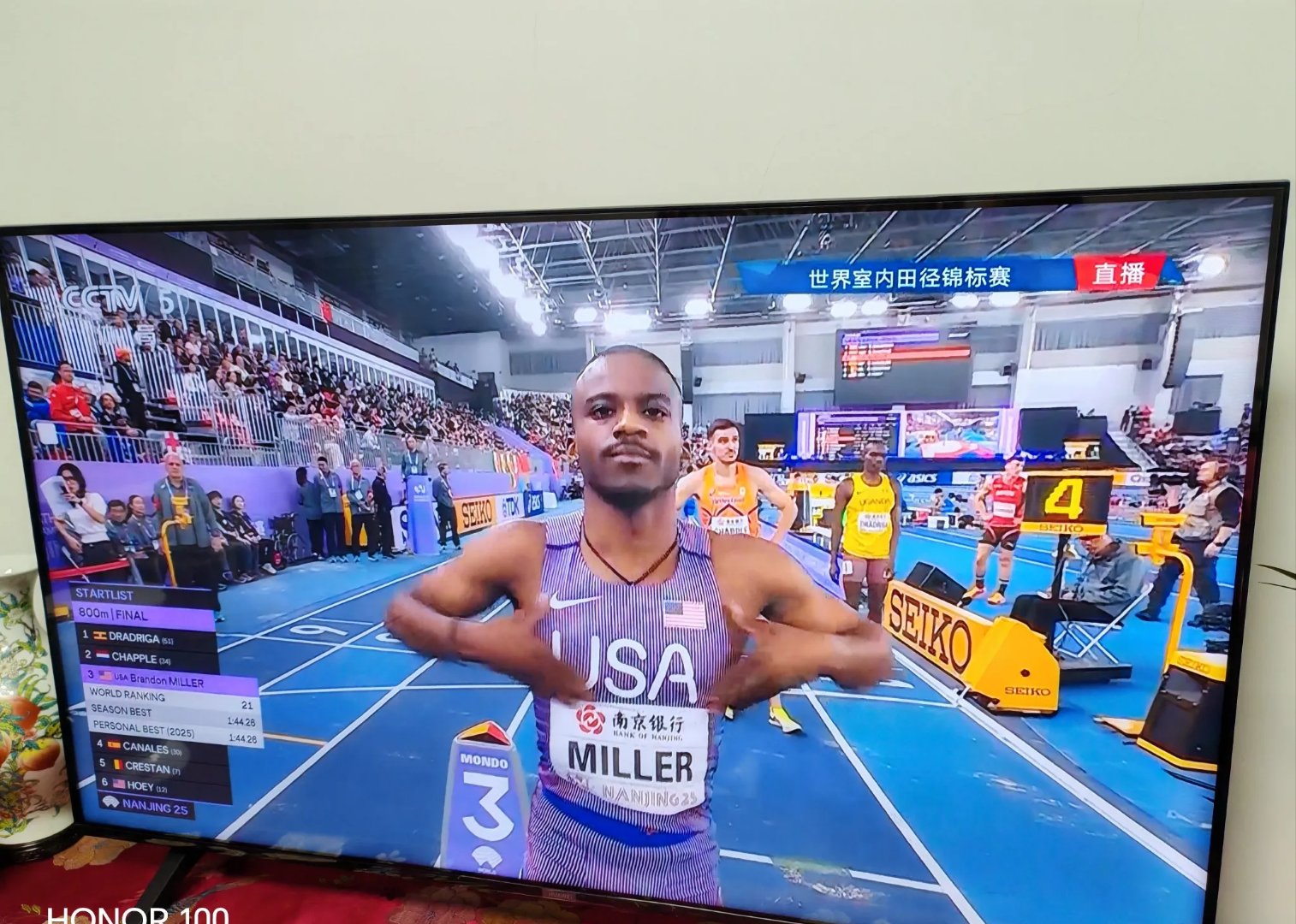 美国田径选手轻松晋级,实现连胜的简单介绍 美国田径选手轻松晋级,实现连胜的简单介绍