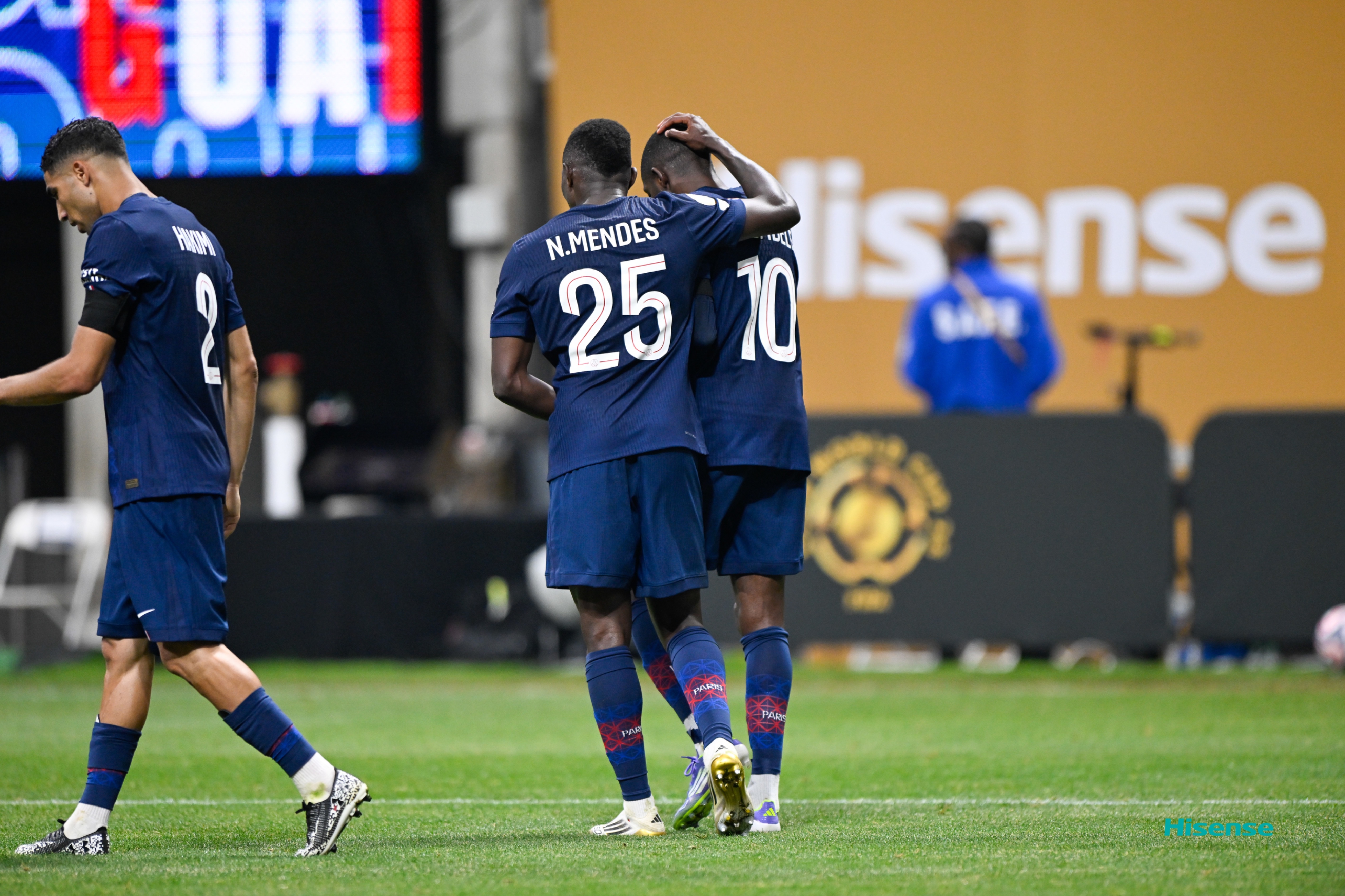 包含巴黎绝杀拜仁，锁定决赛席位的词条