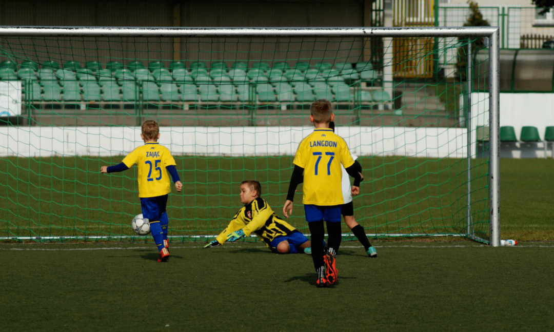 包含教练组严格管理，球员状态逐渐回暖的词条