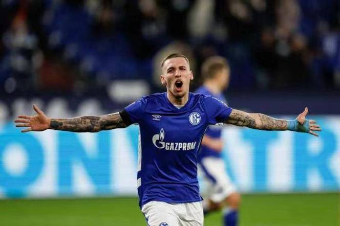 沙尔克04夺得宝贵三分，稳固积分榜前列的简单介绍