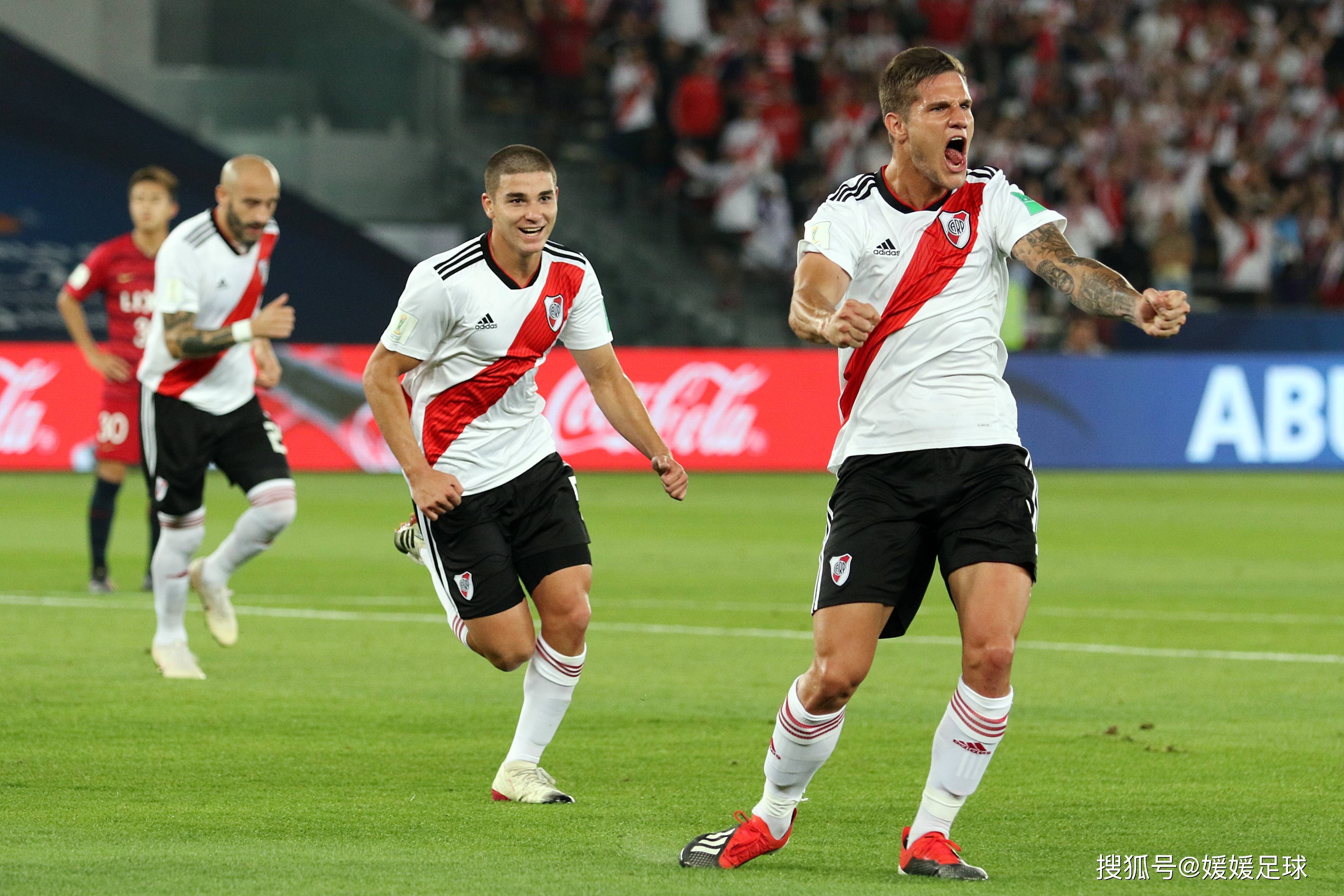 包含沙尔克主场大破对手，表现令人瞩目的词条