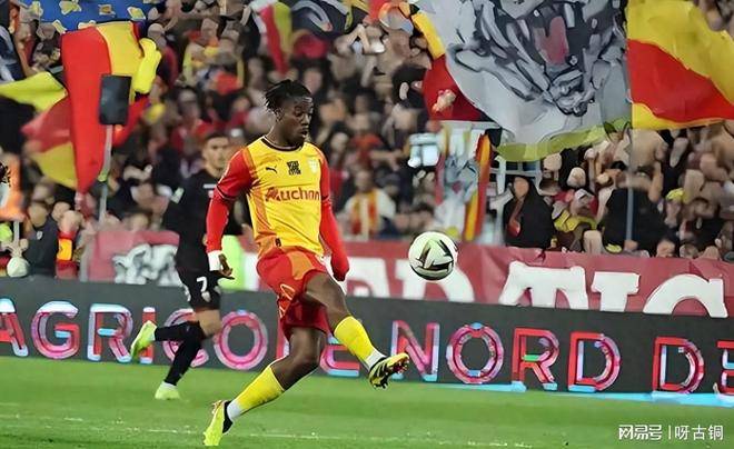 意外发生引发球迷热议，看点十足的简单介绍